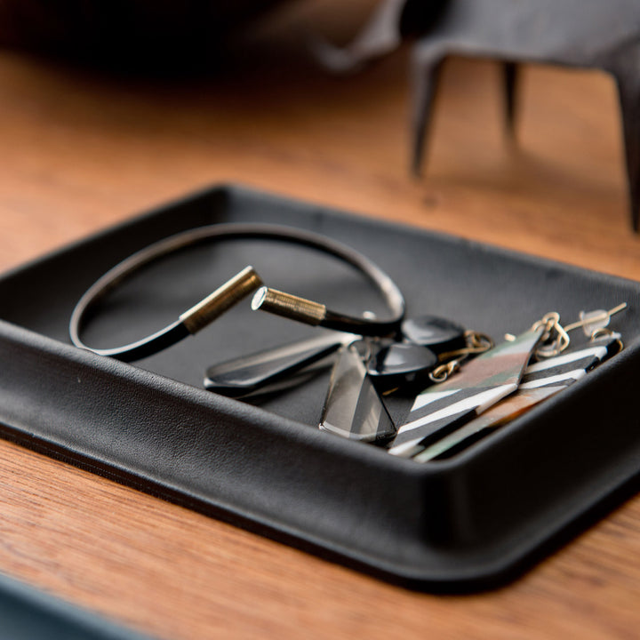 colm レザートレイ Sサイズ 皮革 文具トレイ