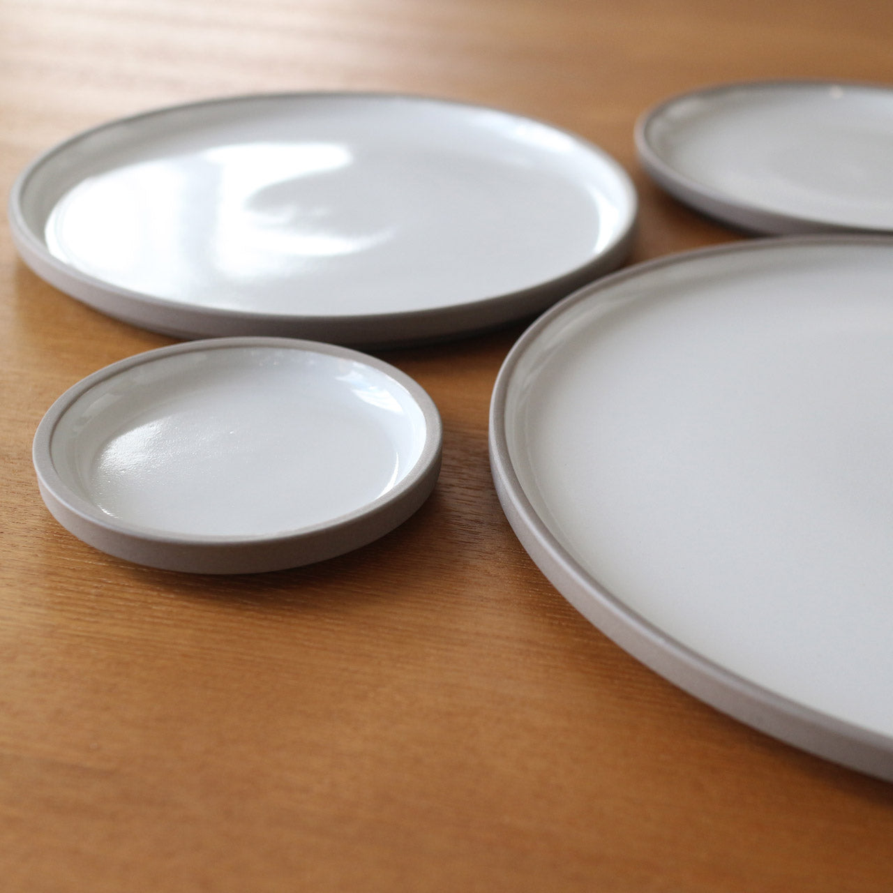 HASAMI PORCELAIN The Grey Collection プレート Ash White – 生活雑貨