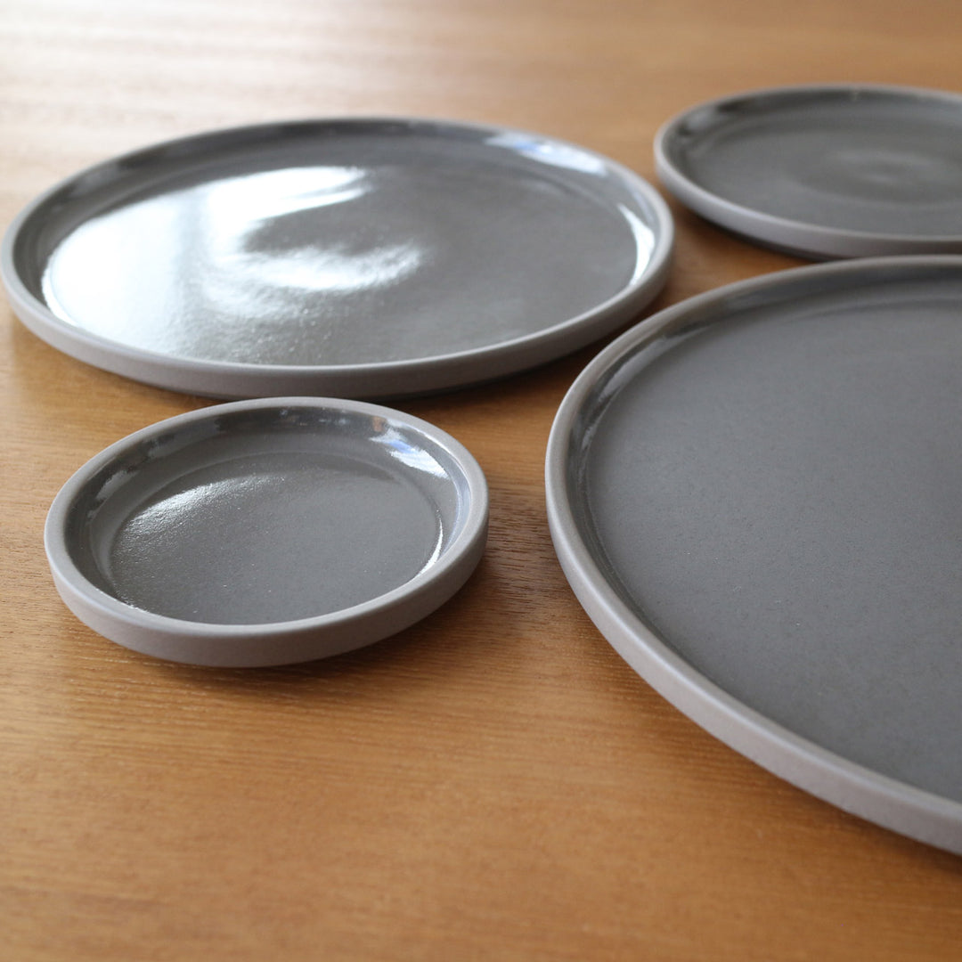 HASAMI PORCELAIN The Grey Collection プレート Dark Grey