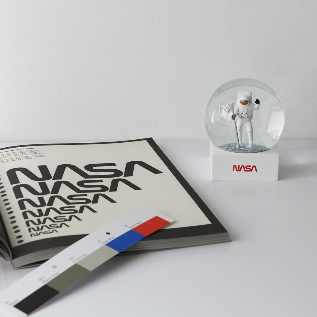 NASA SNOW GLOBE 宇宙飛行士 スノードーム